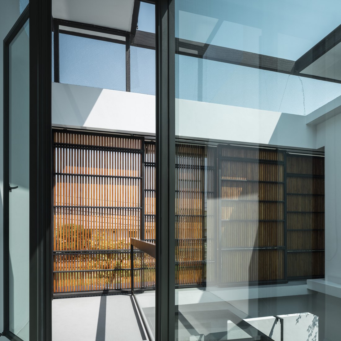 Casa Bangkae por Archimontage. Fotografía por Chalermwat Wongchompoo | Sofography