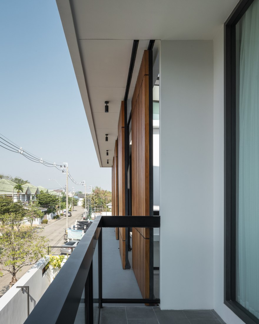 Casa Bangkae por Archimontage. Fotografía por Chalermwat Wongchompoo | Sofography