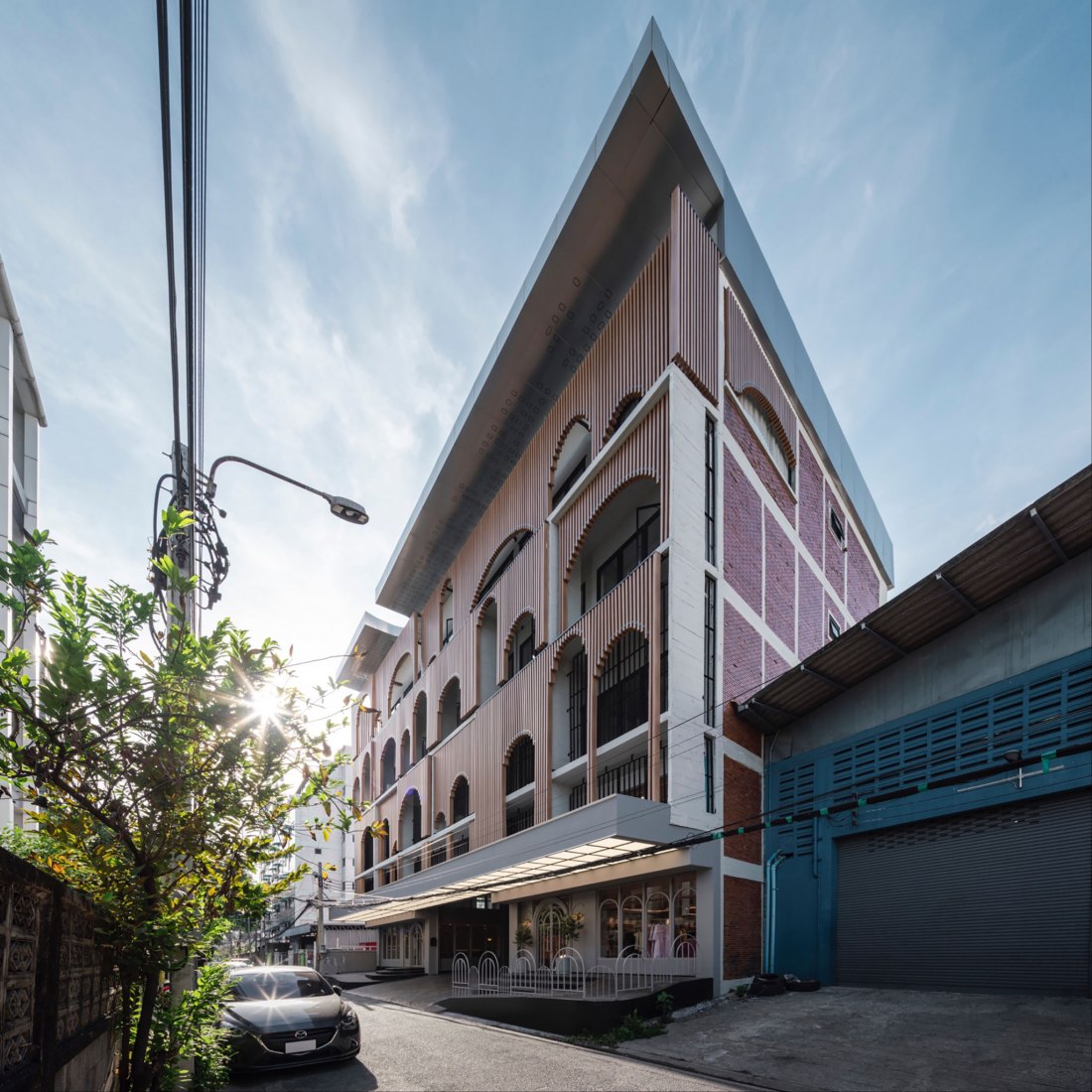 Vibhavadi Office by Archimontage Design Fields Sophisticated. Photograph by Chalermwat Wongchompoo | Sofography.