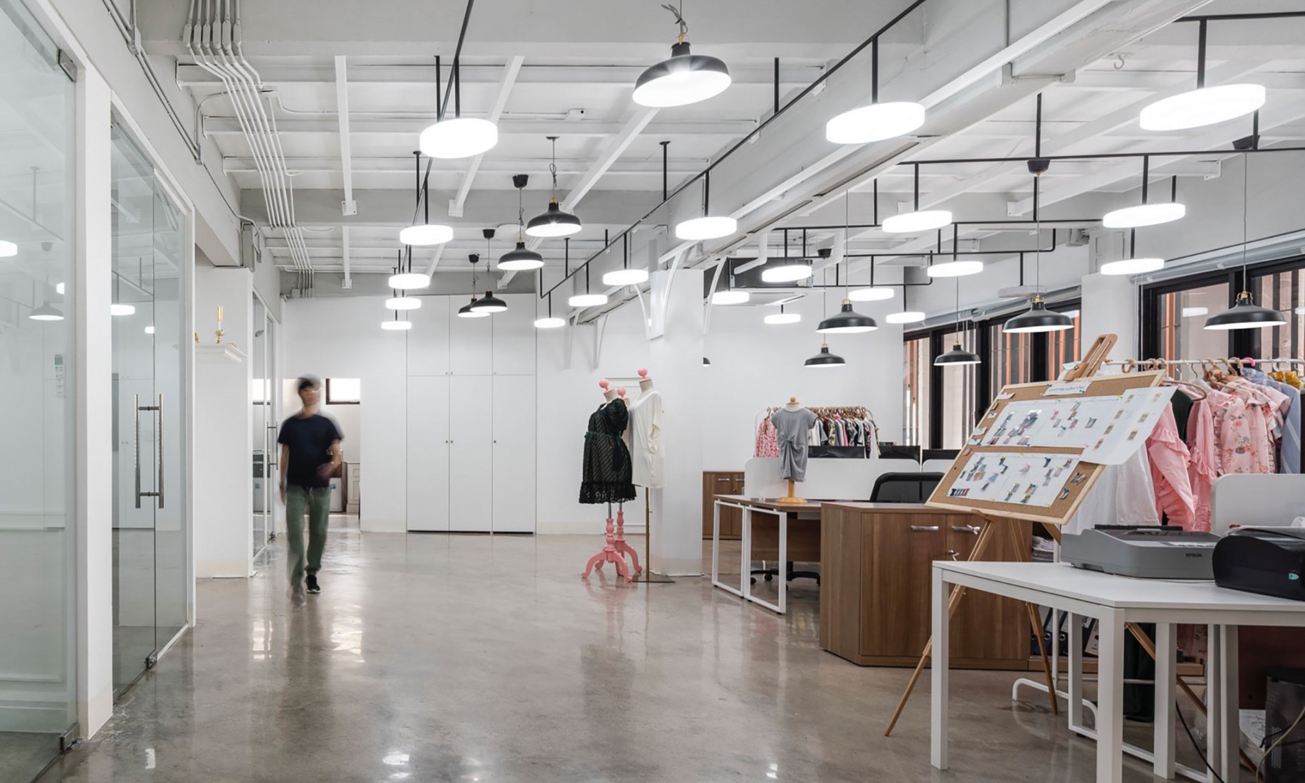 Vibhavadi Office by Archimontage Design Fields Sophisticated. Photograph by Chalermwat Wongchompoo | Sofography.