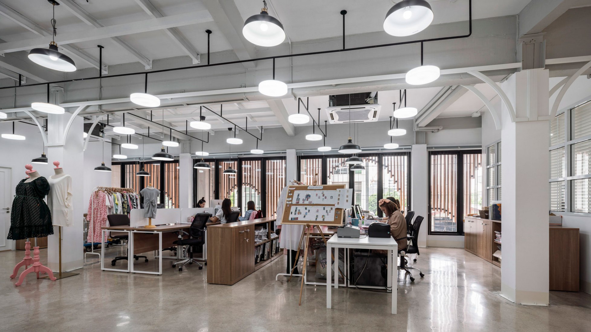 Vibhavadi Office by Archimontage Design Fields Sophisticated. Photograph by Chalermwat Wongchompoo | Sofography.