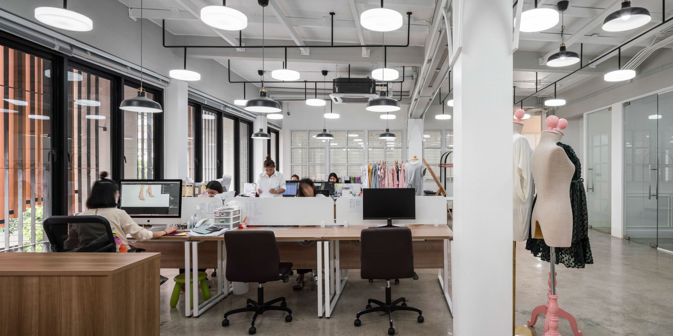 Vibhavadi Office by Archimontage Design Fields Sophisticated. Photograph by Chalermwat Wongchompoo | Sofography.