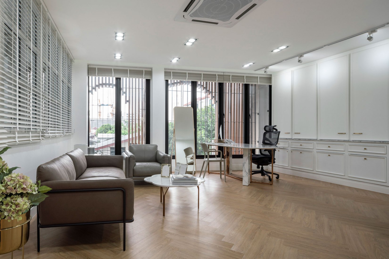 Vibhavadi Office by Archimontage Design Fields Sophisticated. Photograph by Chalermwat Wongchompoo | Sofography.