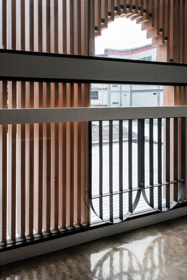 Vibhavadi Office by Archimontage Design Fields Sophisticated. Photograph by Chalermwat Wongchompoo | Sofography.