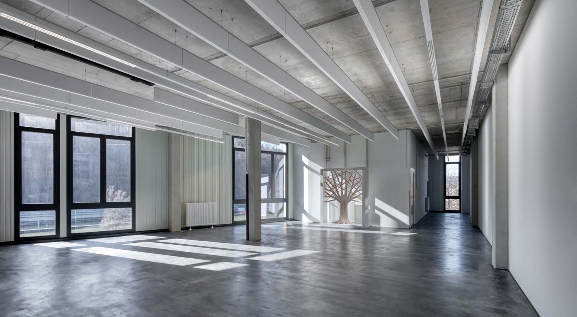 Centro de formación y perfeccionamiento para instaladores eléctricos por archis Architekten + Ingenieure GmbH, Luis Machuca & Asociados. Fotografía por Nikolay Kazakov