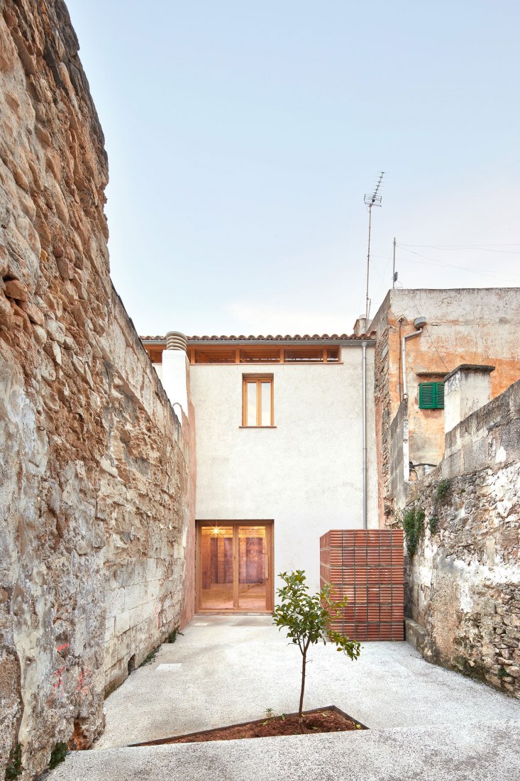 Archivo Municipal by Aulets Arquitectes. Photograph © José Hevia.