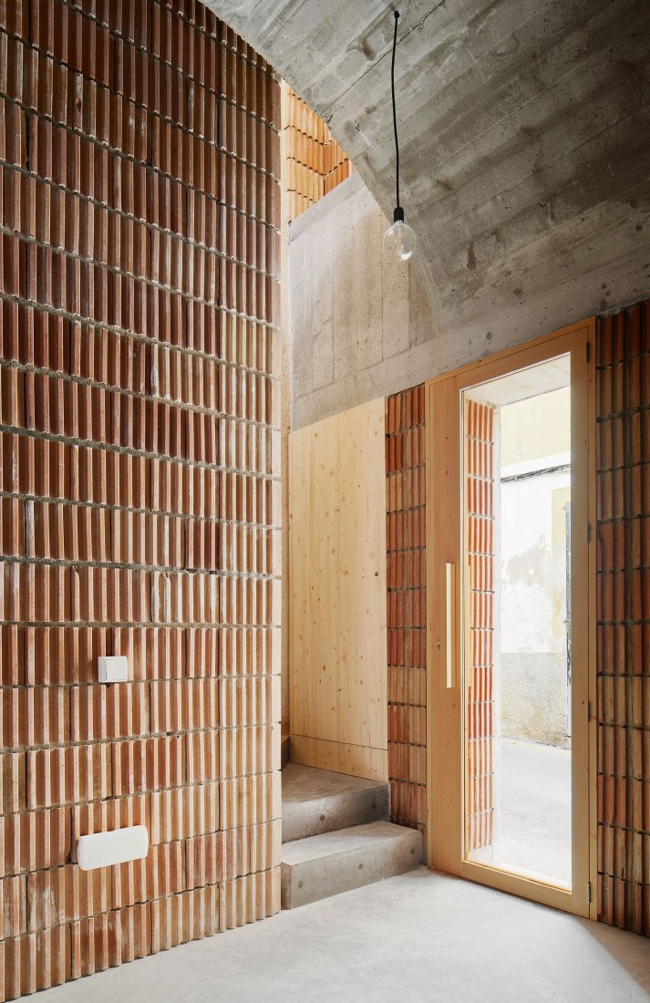 Archivo Municipal by Aulets Arquitectes. Photograph © José Hevia.
