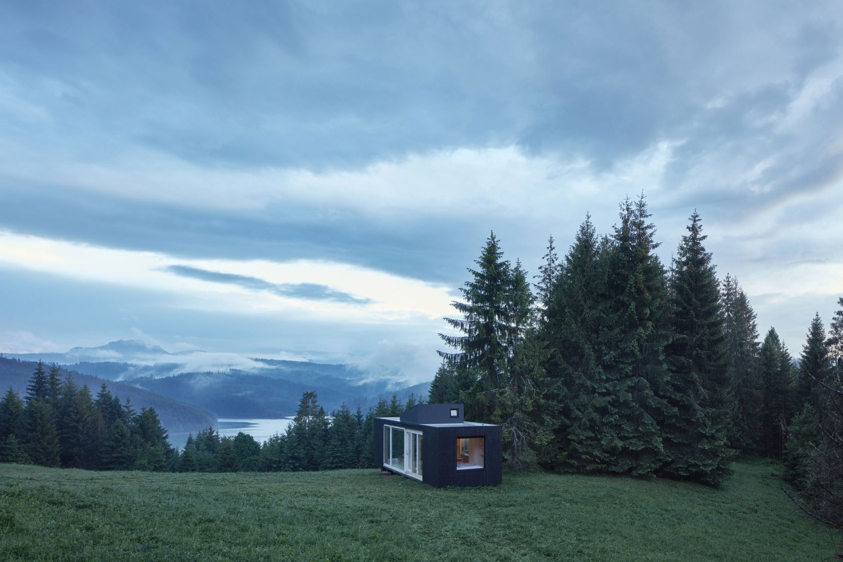Exterior view. Into the wild, new project by Ark-shelter. Photograph by Jakub Skokan and Martin Tůma / BoysPlayNice