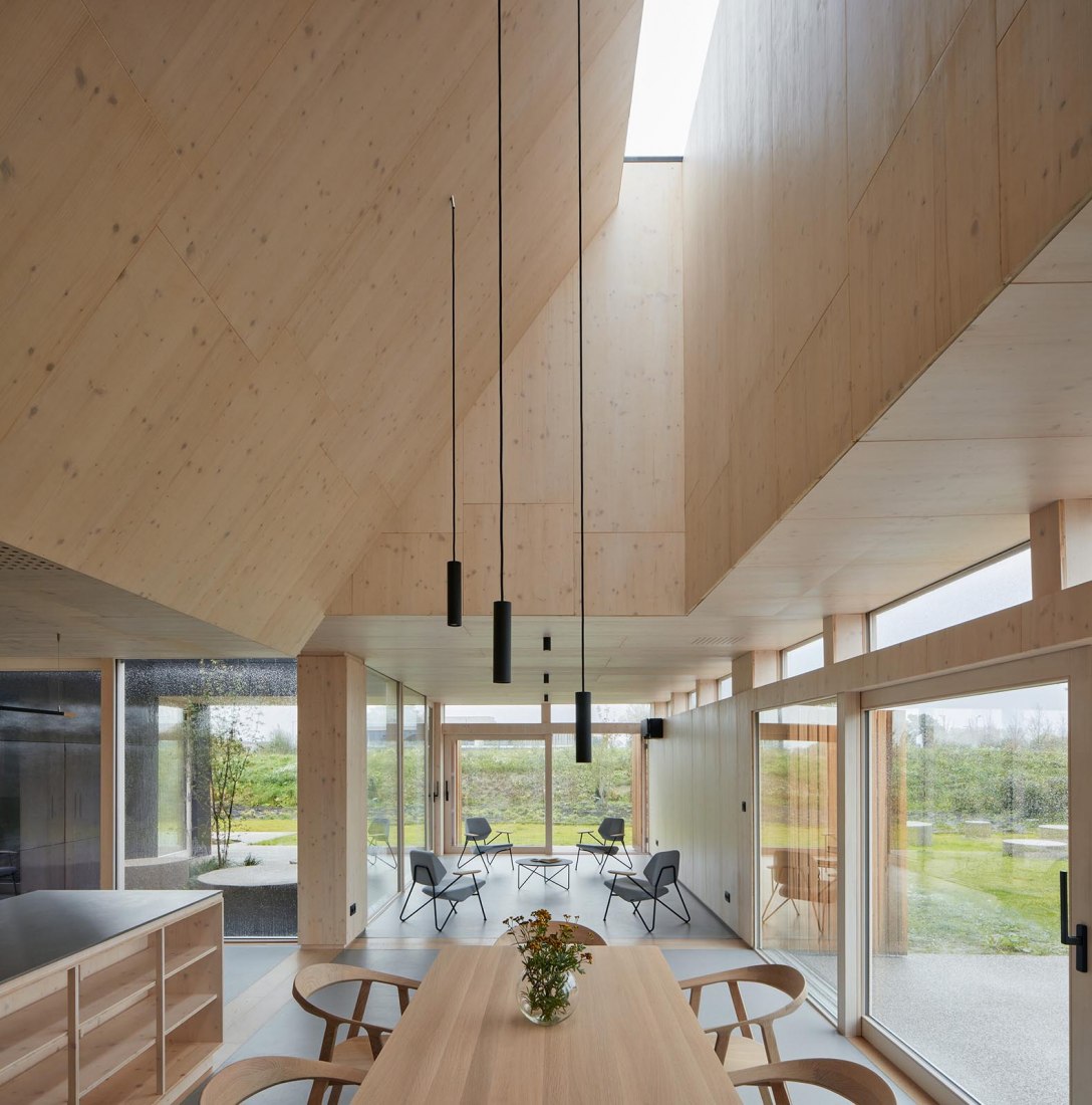 Warm Nest by Ark-shelter and ARCHEKTA. Photography by BoysPlayNice.