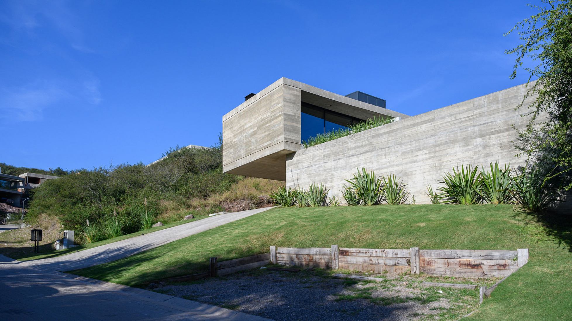 CR House by Arpon Arquitectura. Photography by Arq. Gonzalo Viramonte.
