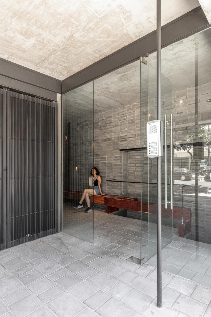 Edificio M 5605 por Arqtipo. Fotografía por Federico Kulekdjian.