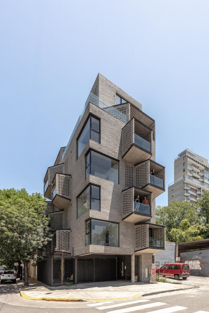 Edificio M 5605 por Arqtipo. Fotografía por Federico Kulekdjian.