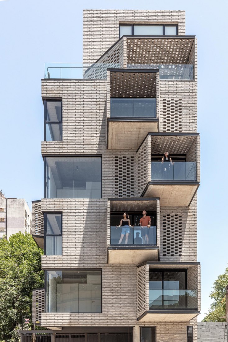 Edificio M 5605 por Arqtipo. Fotografía por Federico Kulekdjian.