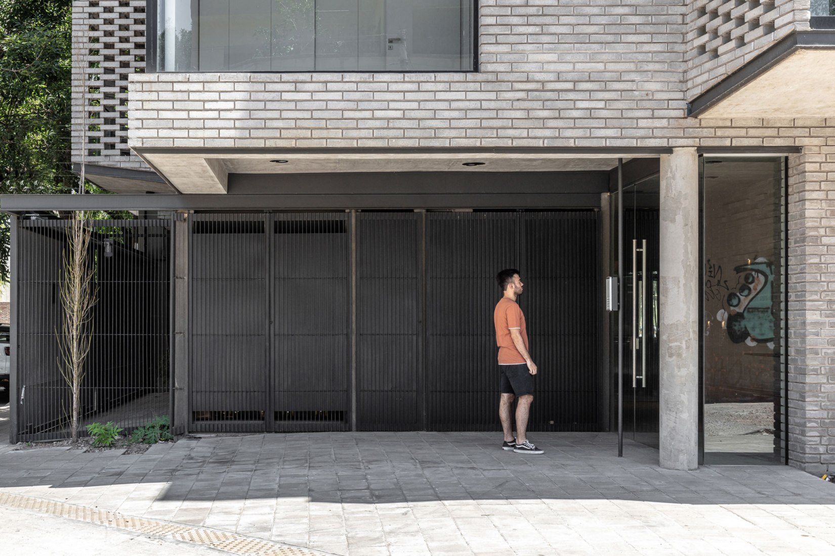 Edificio M 5605 por Arqtipo. Fotografía por Federico Kulekdjian.