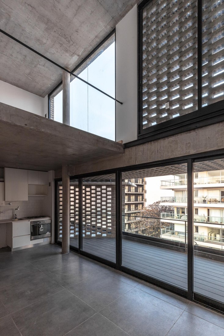 Edificio M 5605 por Arqtipo. Fotografía por Federico Kulekdjian.