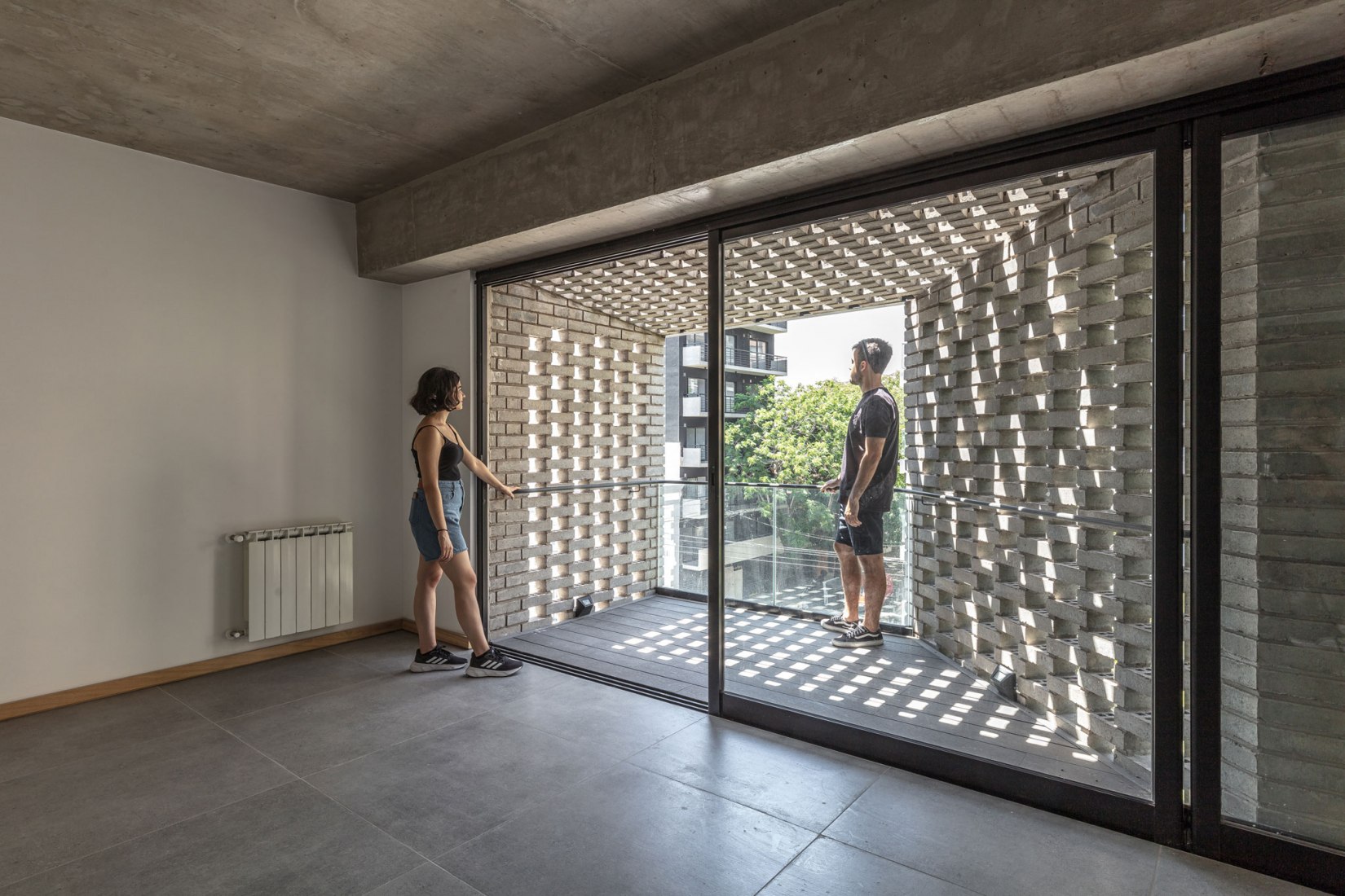 Edificio M 5605 por Arqtipo. Fotografía por Federico Kulekdjian.