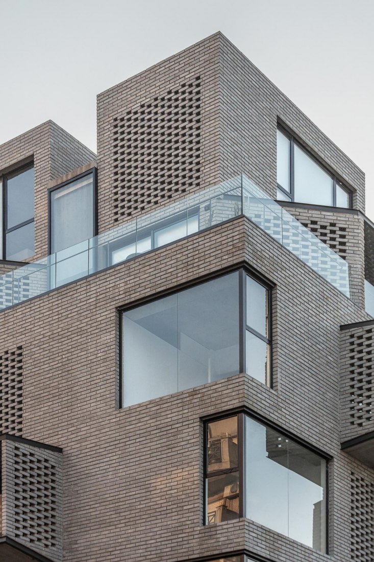 Edificio M 5605 por Arqtipo. Fotografía por Federico Kulekdjian.