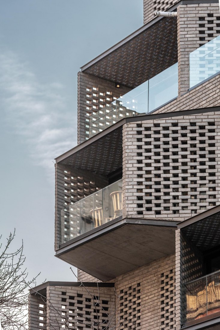 Edificio M 5605 por Arqtipo. Fotografía por Federico Kulekdjian.