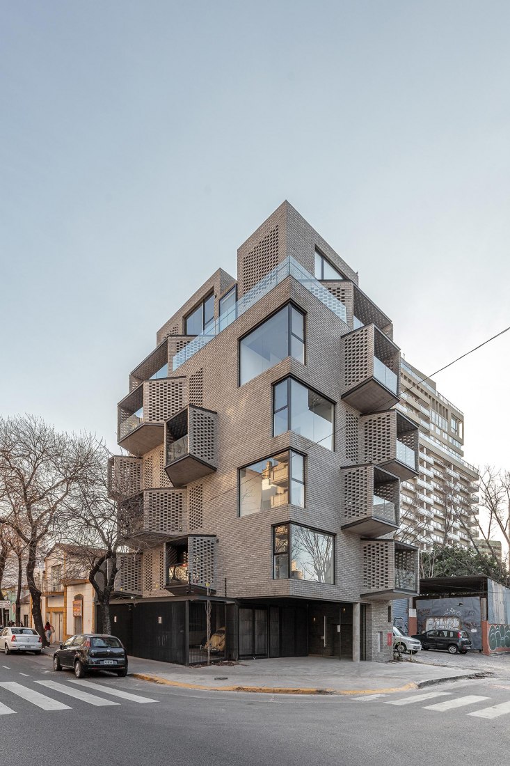 Edificio M 5605 por Arqtipo. Fotografía por Federico Kulekdjian.
