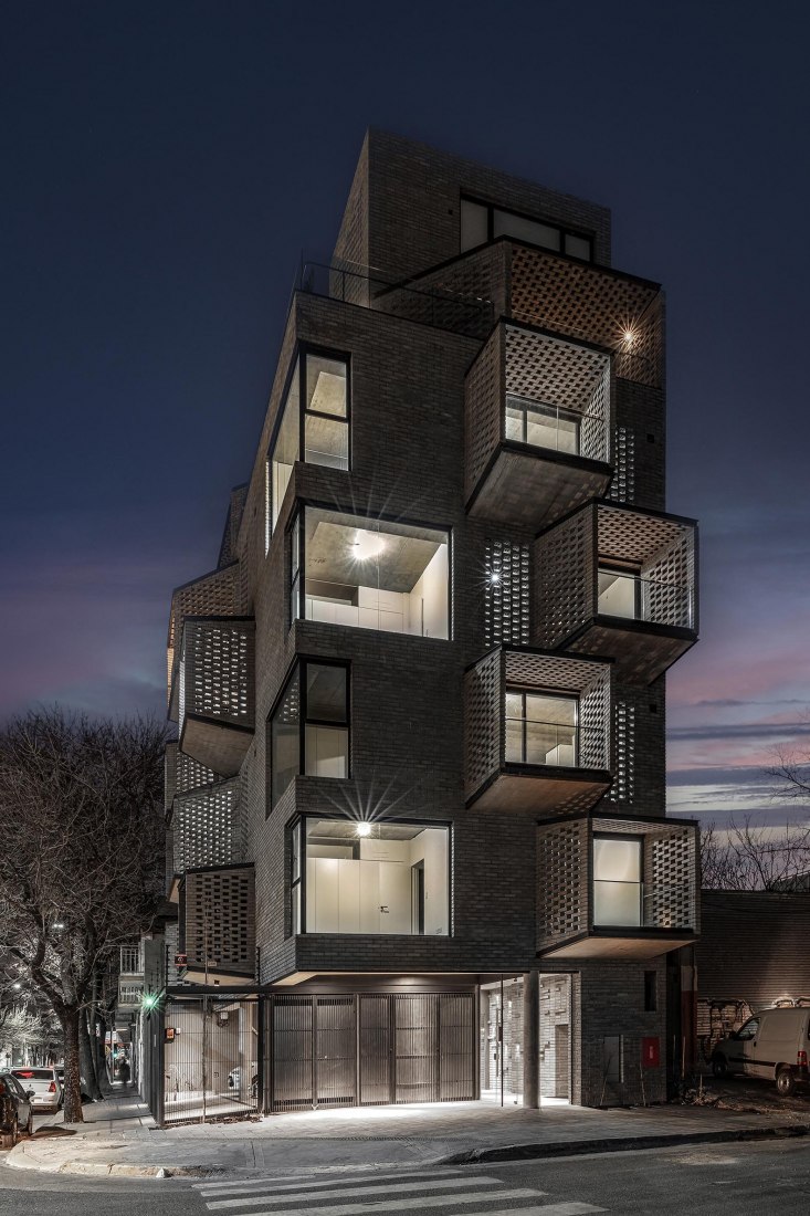 Edificio M 5605 por Arqtipo. Fotografía por Federico Kulekdjian.