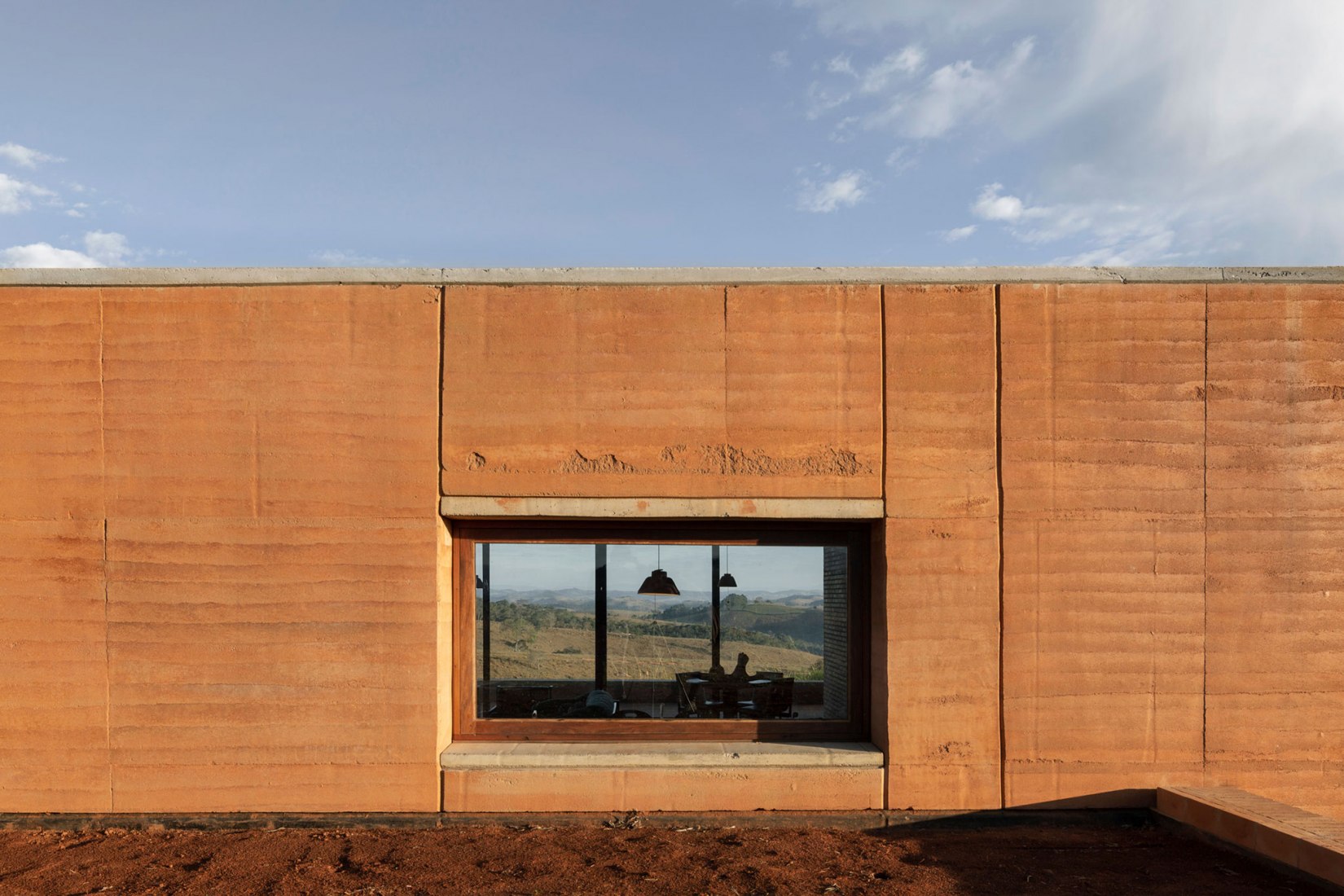 Casa en Cunha por Arquipélago Arquitetos. Fotografía por Federico Cairoli