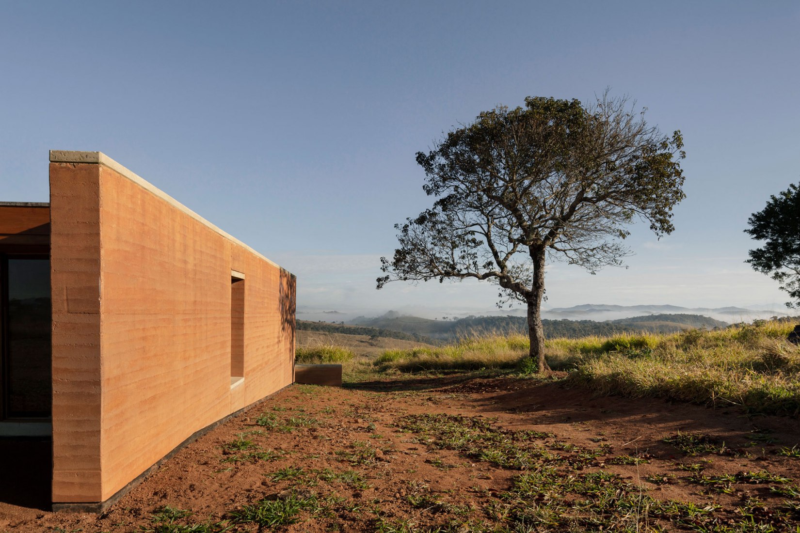 Casa en Cunha por Arquipélago Arquitetos. Fotografía por Federico Cairoli