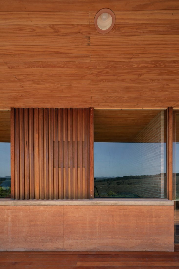 Casa en Cunha por Arquipélago Arquitetos. Fotografía por Federico Cairoli