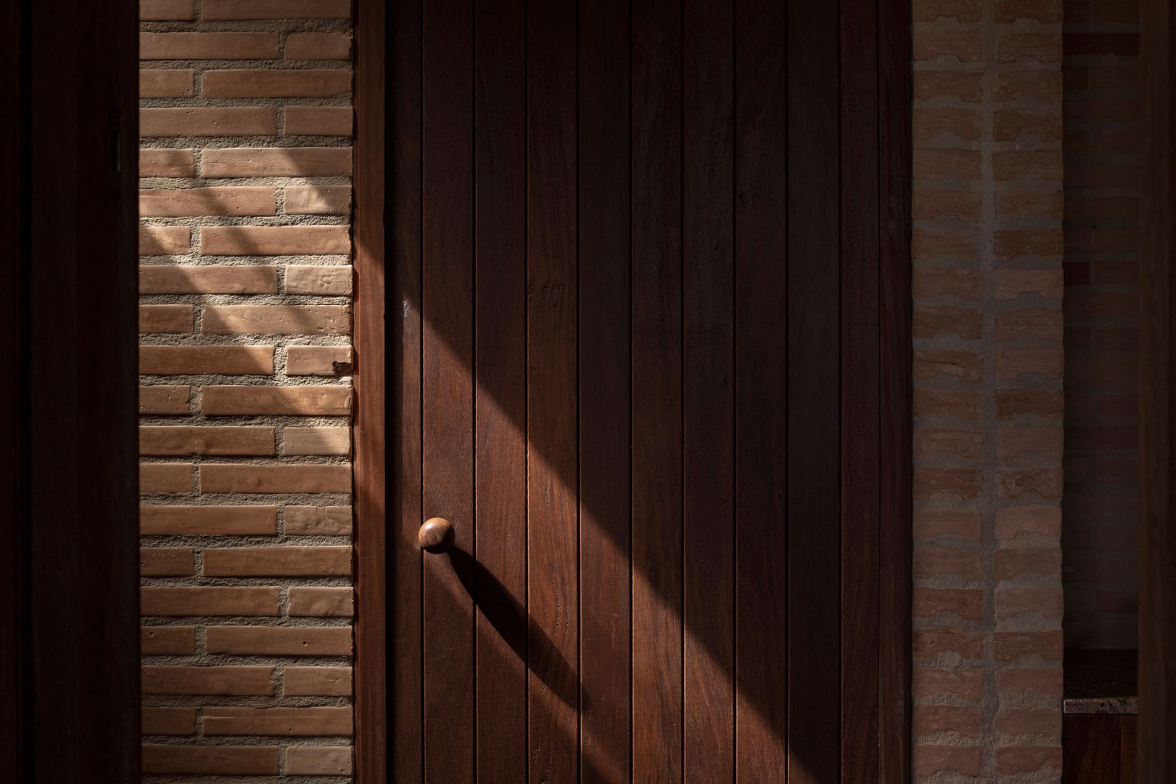 Casa en Cunha por Arquipélago Arquitetos. Fotografía por Federico Cairoli