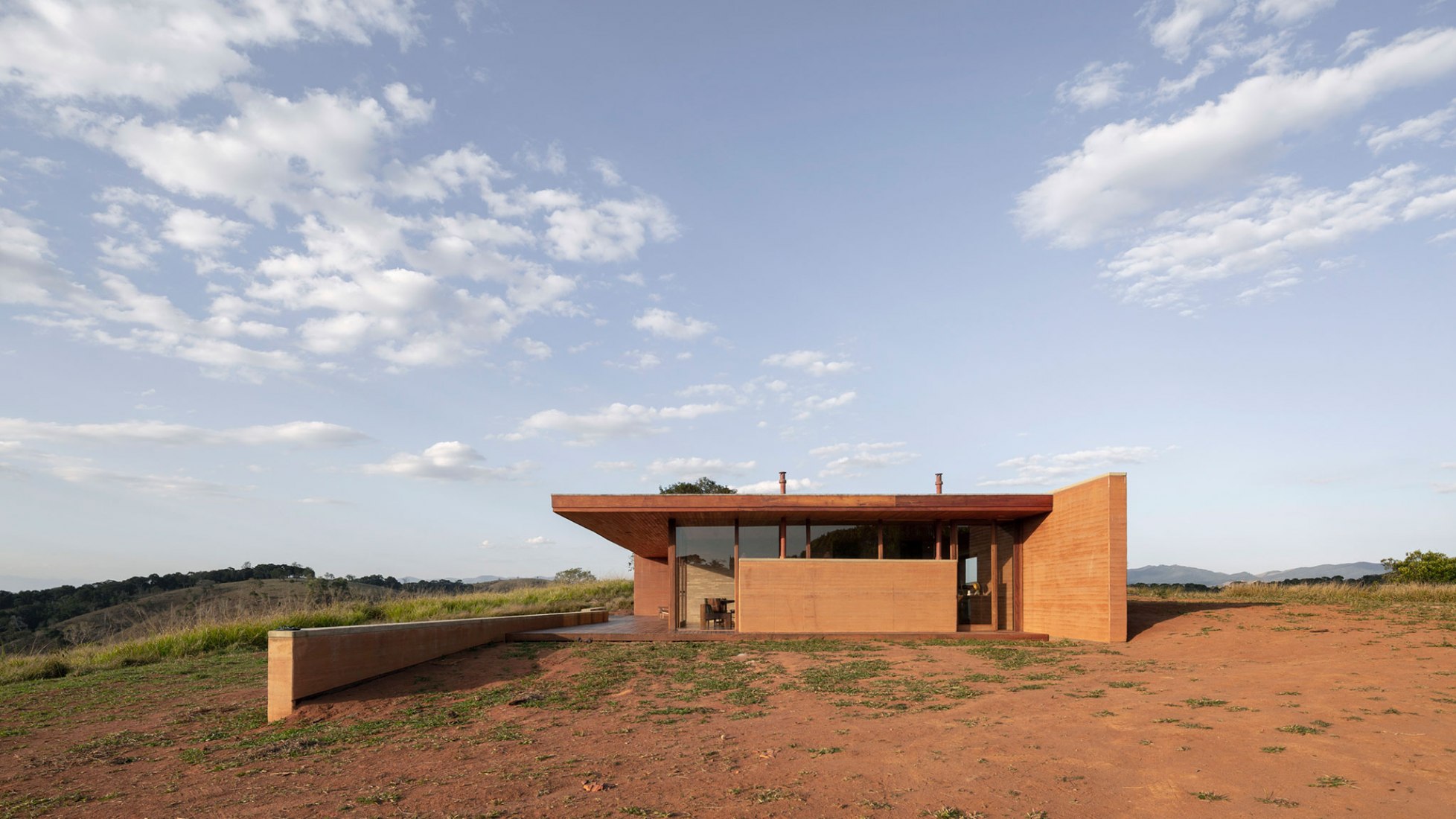 Casa en Cunha por Arquipélago Arquitetos. Fotografía por Federico Cairoli