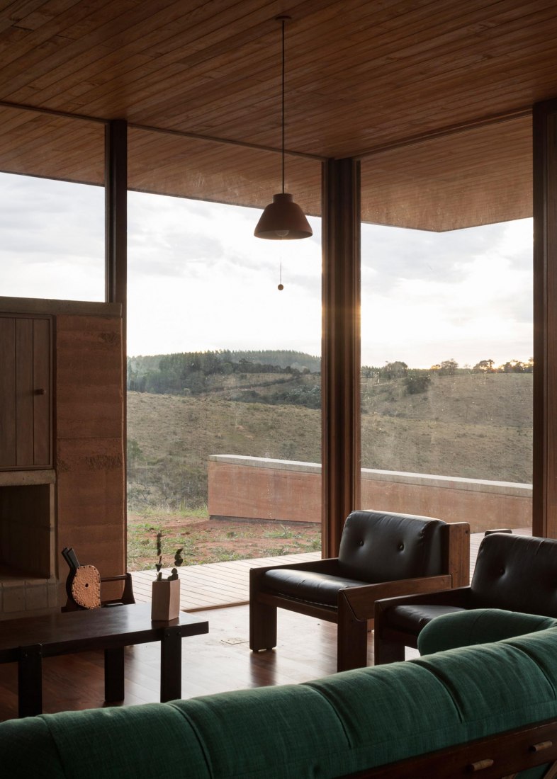 Casa en Cunha por Arquipélago Arquitetos. Fotografía por Federico Cairoli