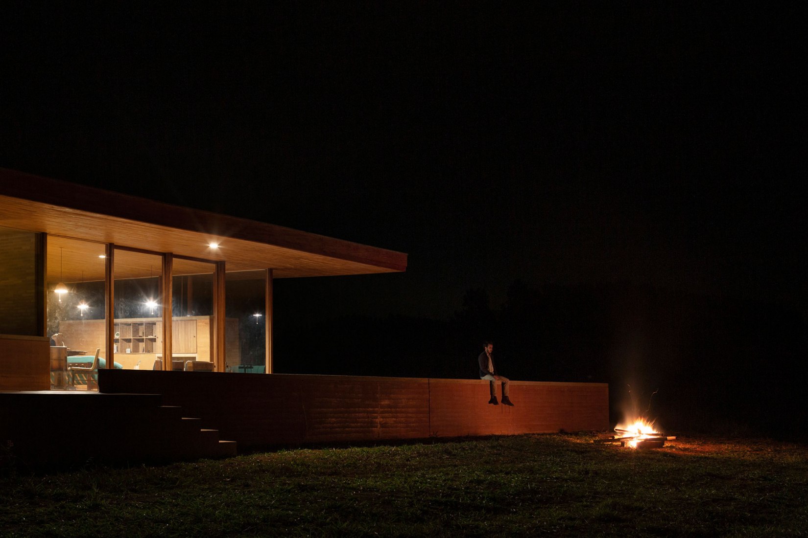 Casa en Cunha por Arquipélago Arquitetos. Fotografía por Federico Cairoli