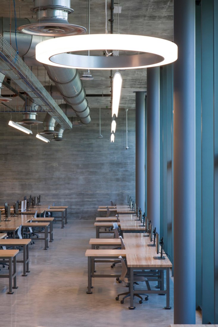 Edificio de estudio Thomas P. Murphy para la Escuela de Arquitectura de la Universidad de Miami por Arquitectonica. Fotografía por Robin Hilly Studio Building for the University of Miami School of Architecture by Arquitectonica. Photograph by Robin Hill
