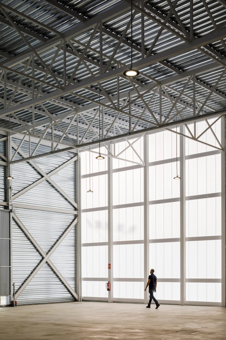 Industrial Building for Brigadas & Promedio Center by Estudio Arquitectura Hago. Photograph by Fernando Alda