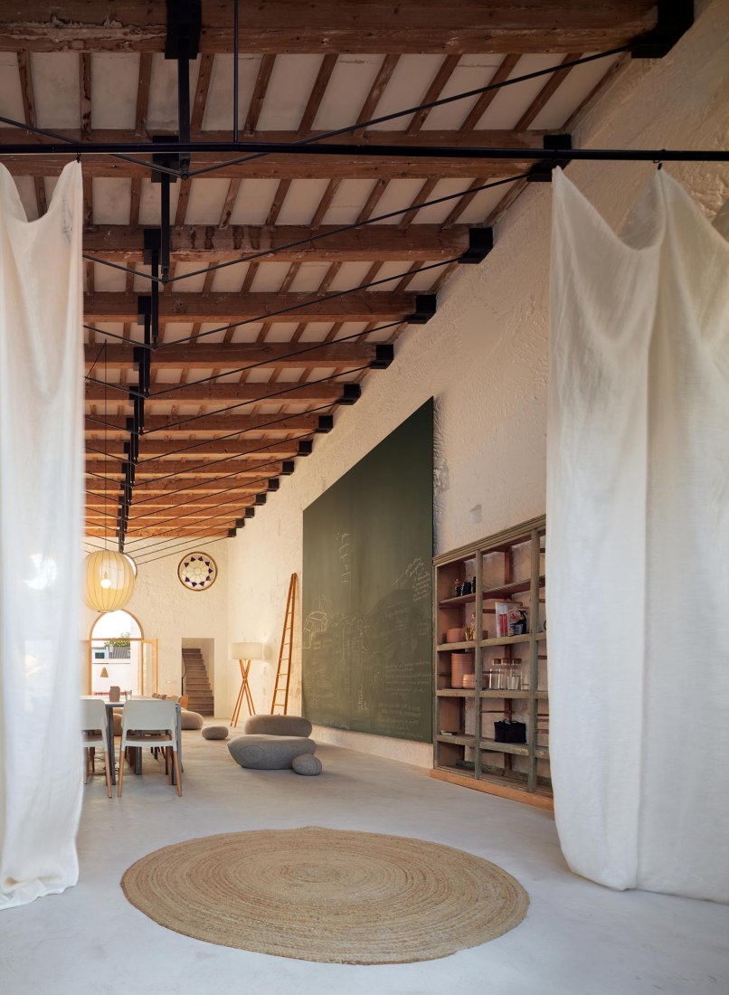 Renovation in Menorca by Anna Truyol and Emma Martí. Photograph by Pol Viladoms