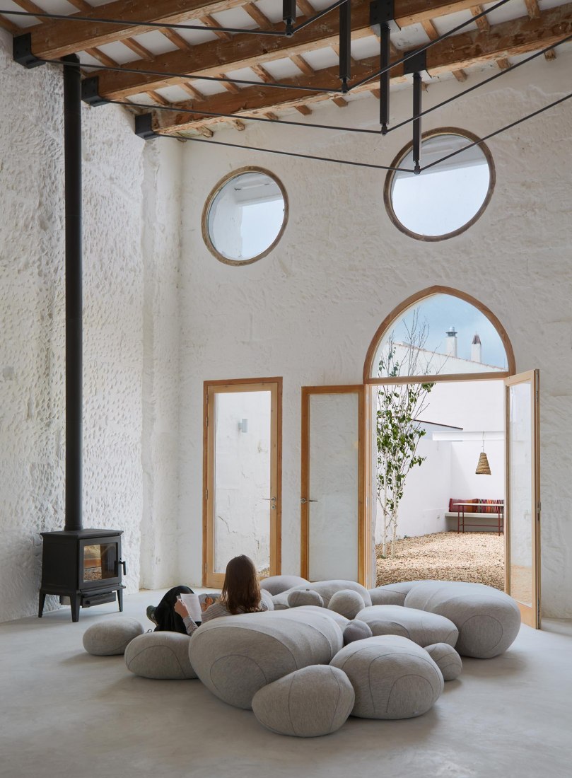 Renovation in Menorca by Anna Truyol and Emma Martí. Photograph by Pol Viladoms