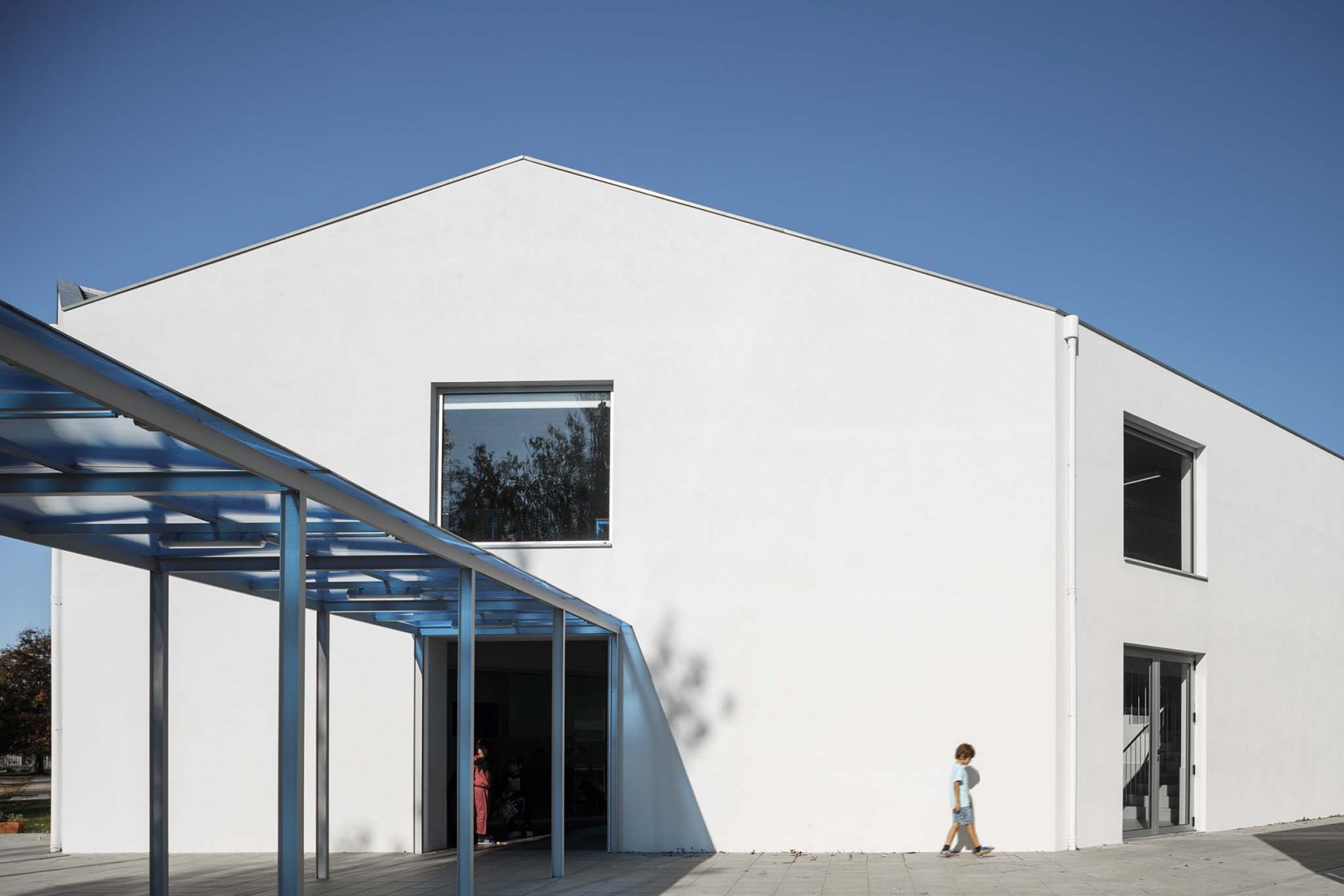 Escuela primaria São Bernardo en Aveiro por Arte Tectónica. Fotografía por Ivo Tavares Studio.