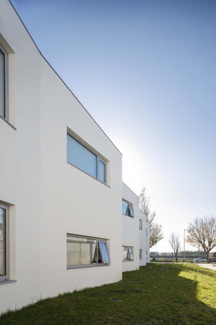 Escuela primaria São Bernardo en Aveiro por Arte Tectónica. Fotografía por Ivo Tavares Studio.