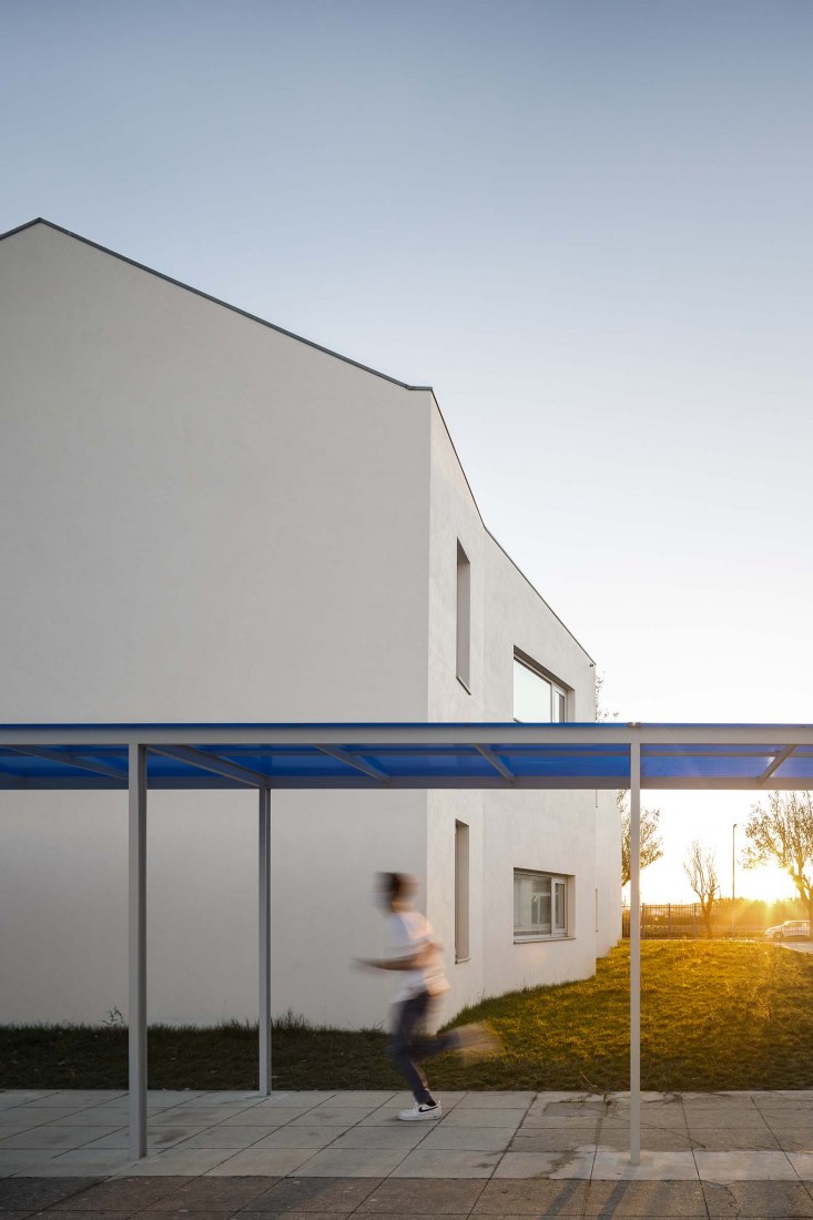 Escuela primaria São Bernardo en Aveiro por Arte Tectónica. Fotografía por Ivo Tavares Studio.
