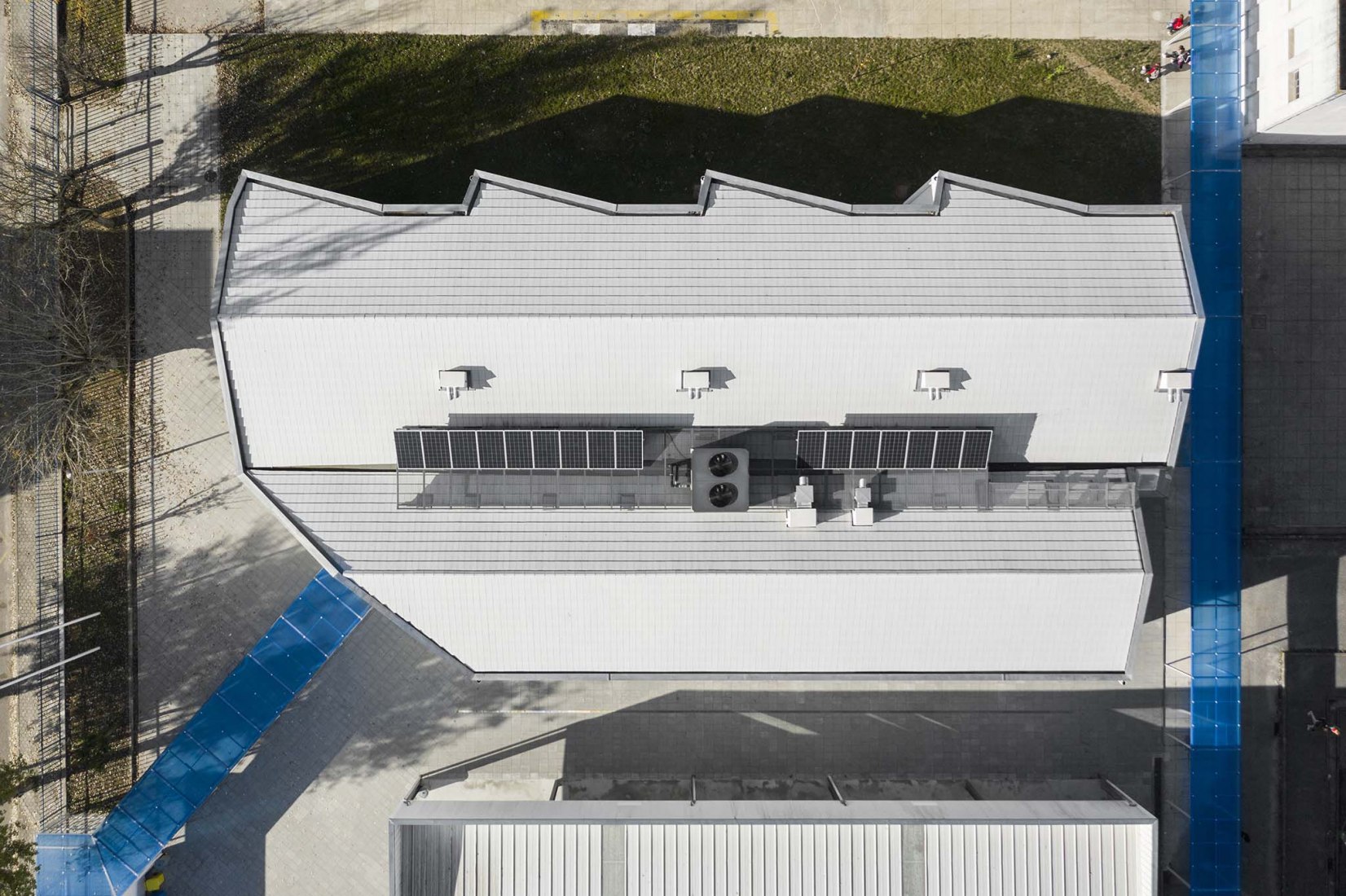 Escuela primaria São Bernardo en Aveiro por Arte Tectónica. Fotografía por Ivo Tavares Studio.