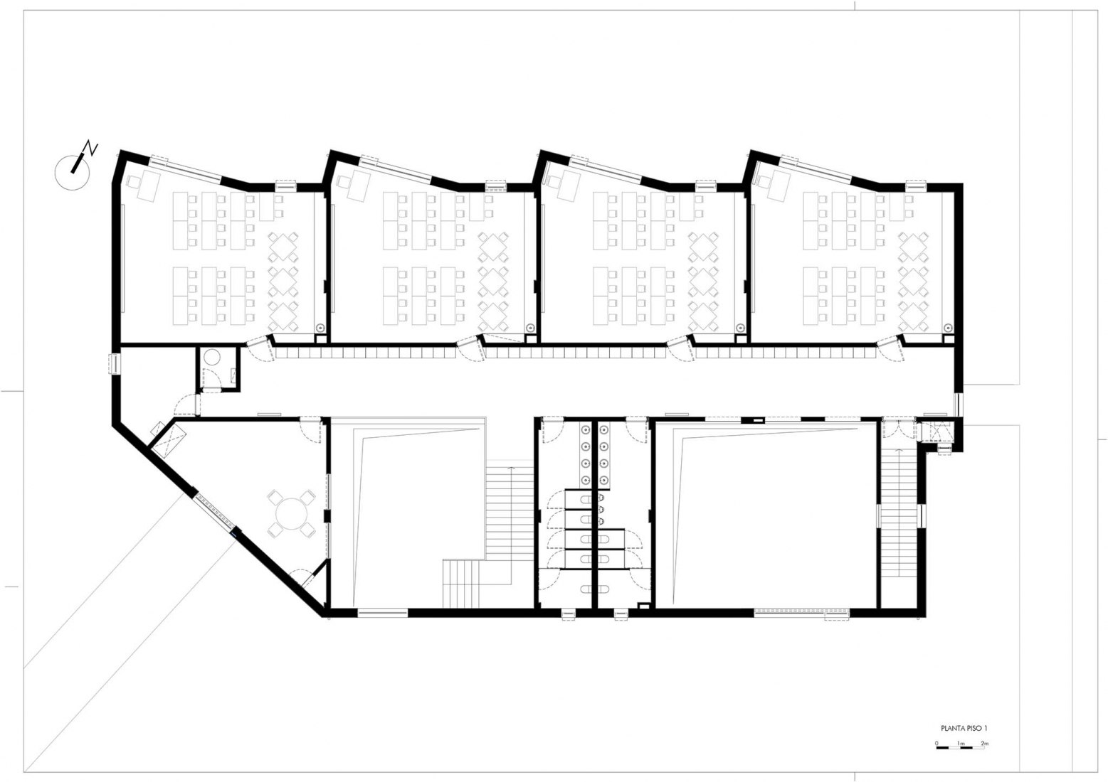 Planta primera. Escuela primaria São Bernardo en Aveiro por Arte Tectónica.