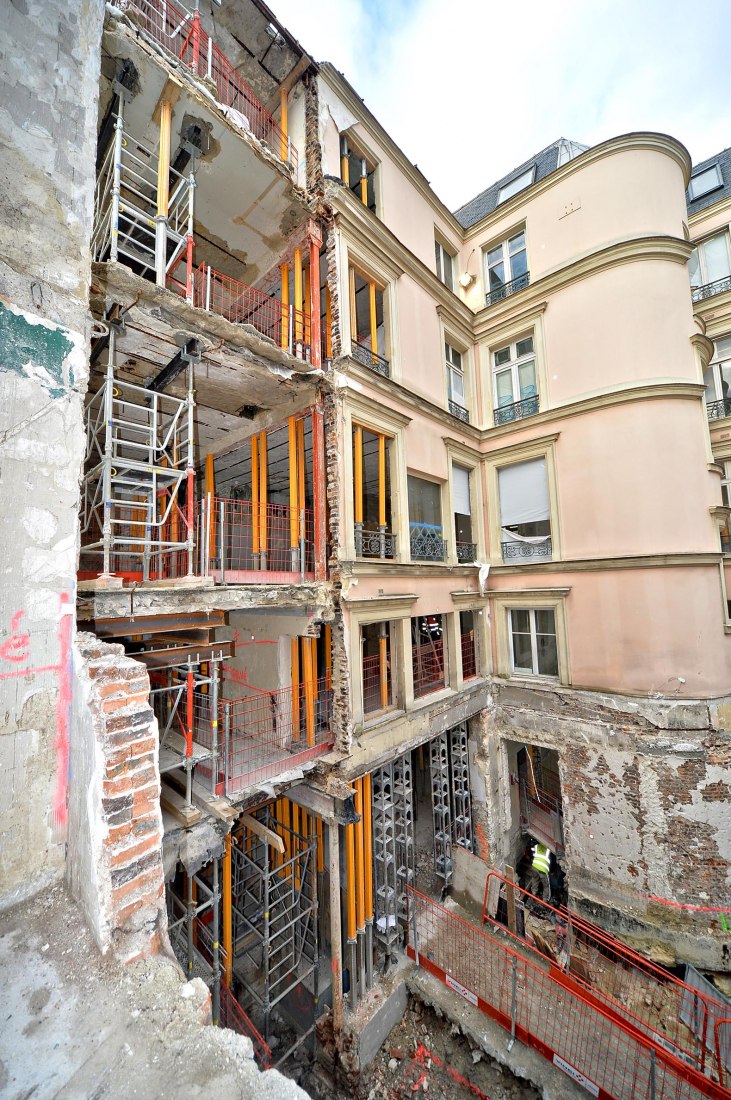 Proceso de reconstrucción. Complejo de dificios ULTEAM por Arte Charpentier. 