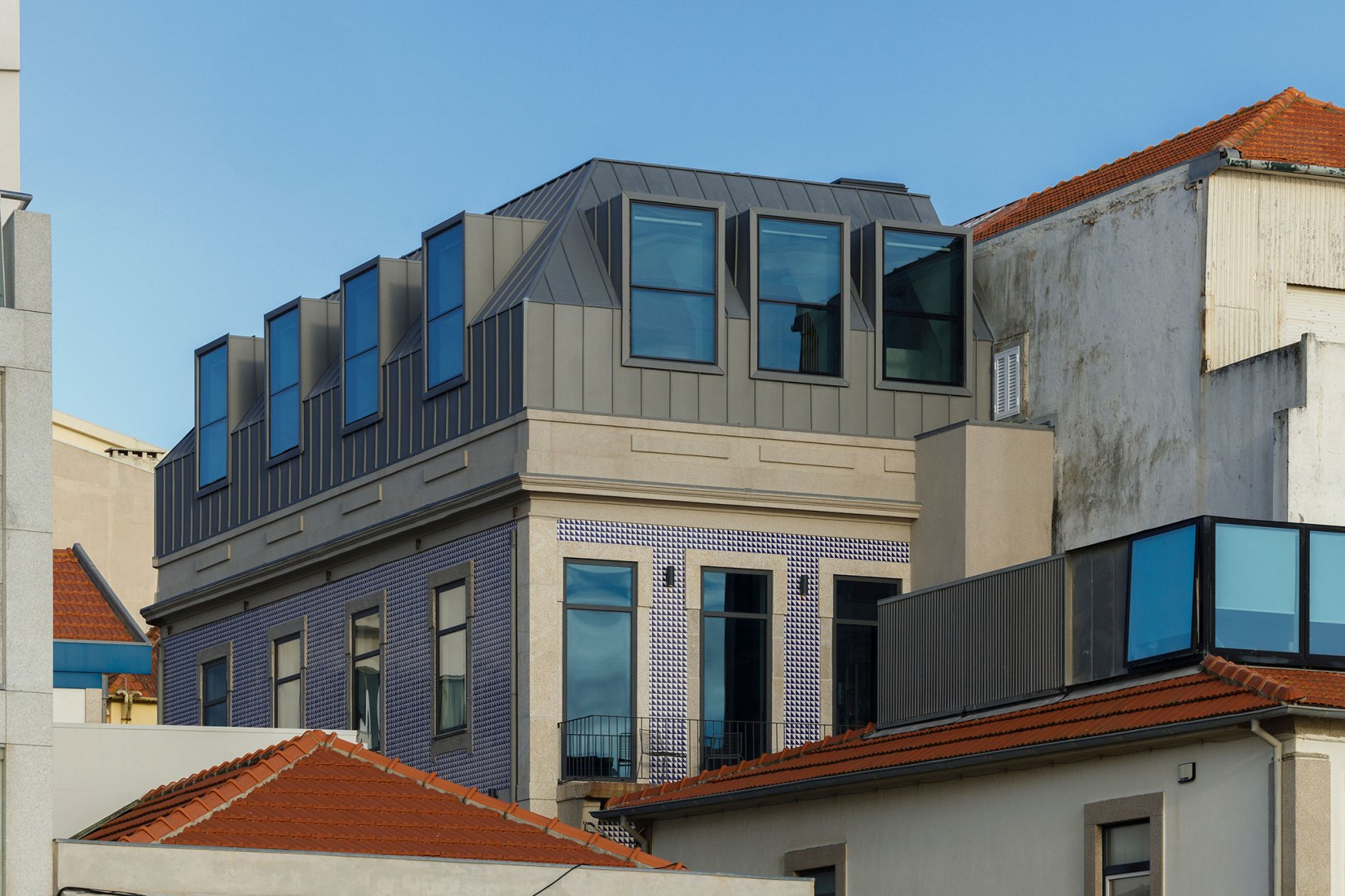 Prédio Foz por As Arquitecto. Fotografía por Ivo Tavares Studio.