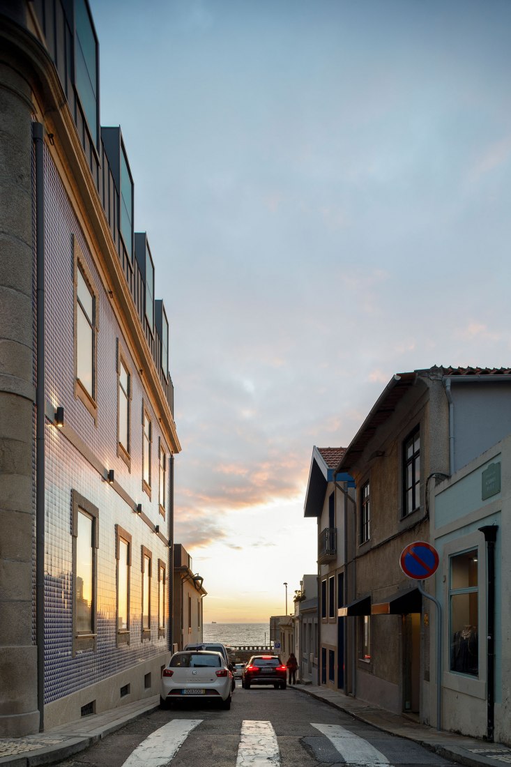 Prédio Foz por As Arquitecto. Fotografía por Ivo Tavares Studio.
