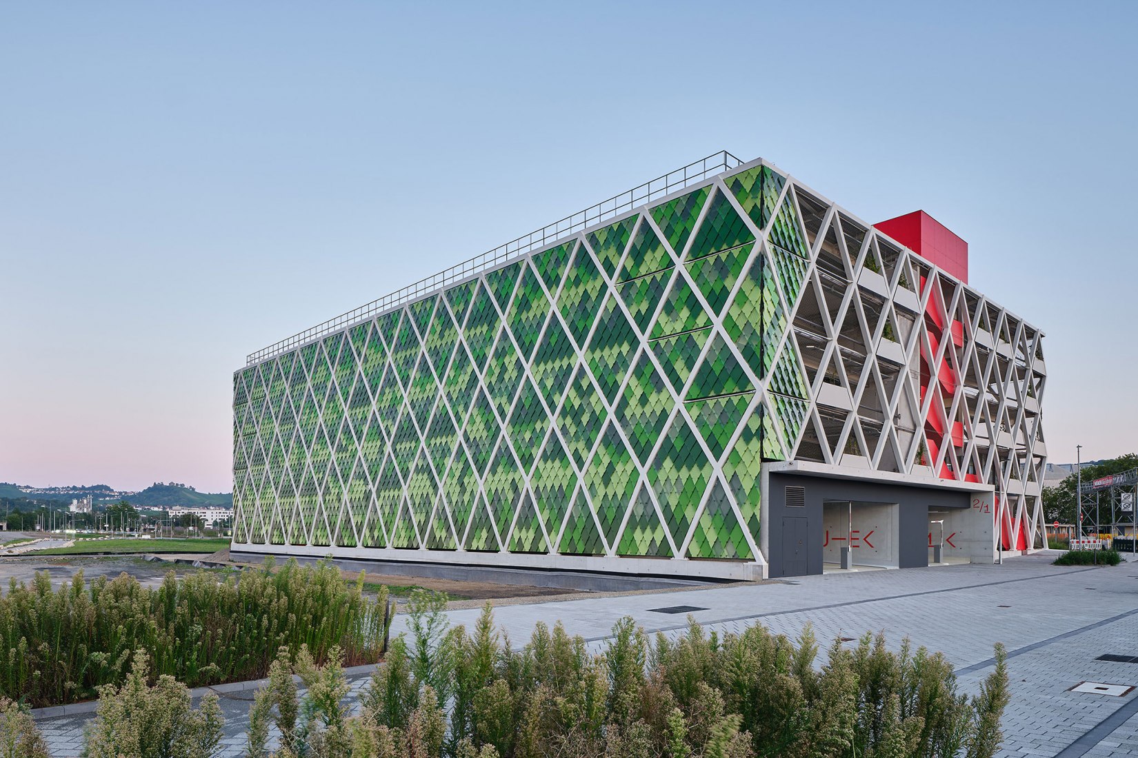 Aparcamiento energético por asp Architekten. Fotografía por Zooey Braun Fotografie.