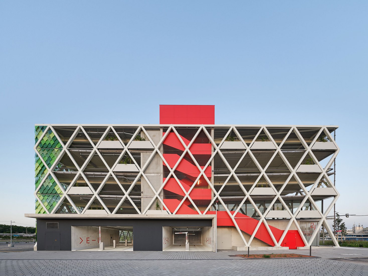 Aparcamiento energético por asp Architekten. Fotografía por Zooey Braun Fotografie.