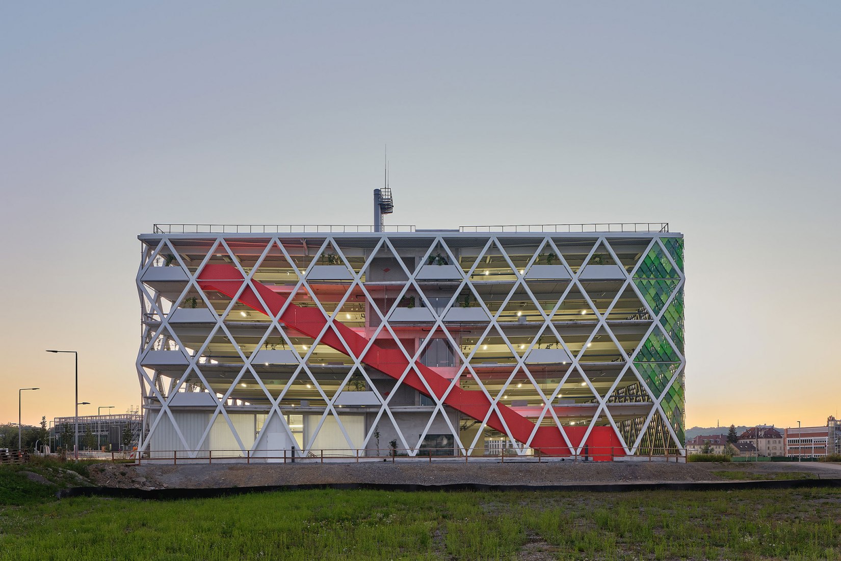 Aparcamiento energético por asp Architekten. Fotografía por Zooey Braun Fotografie.