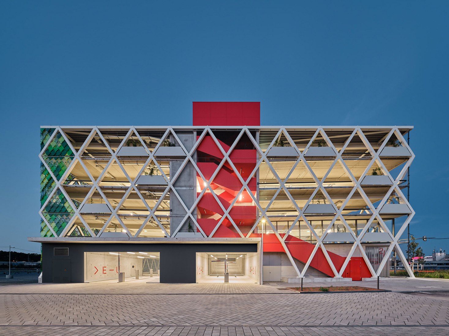 Aparcamiento energético por asp Architekten. Fotografía por Zooey Braun Fotografie.