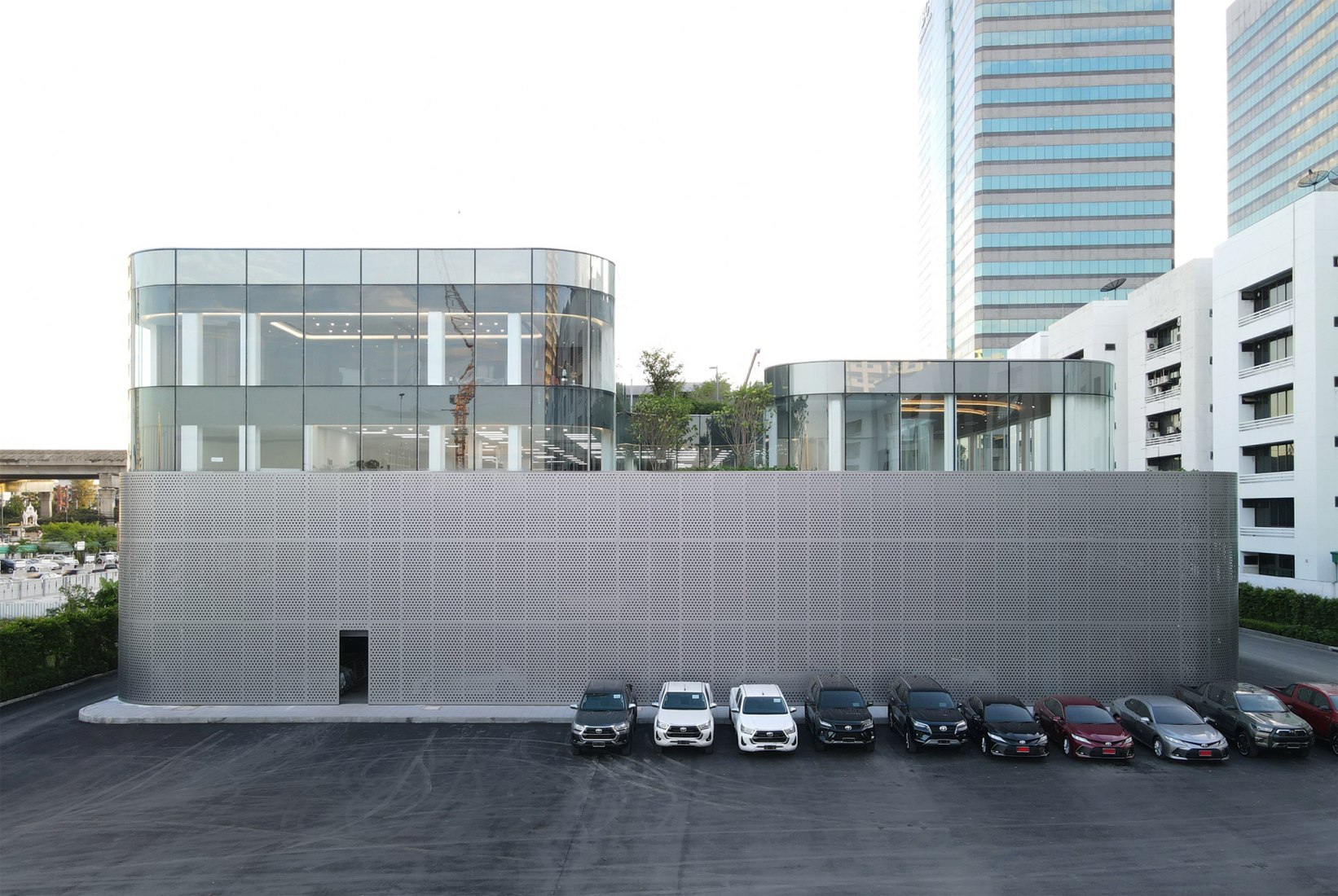Toyota Thailand Marketing Complex by ASWA. Photograph by Phuttipan Aswakool.
