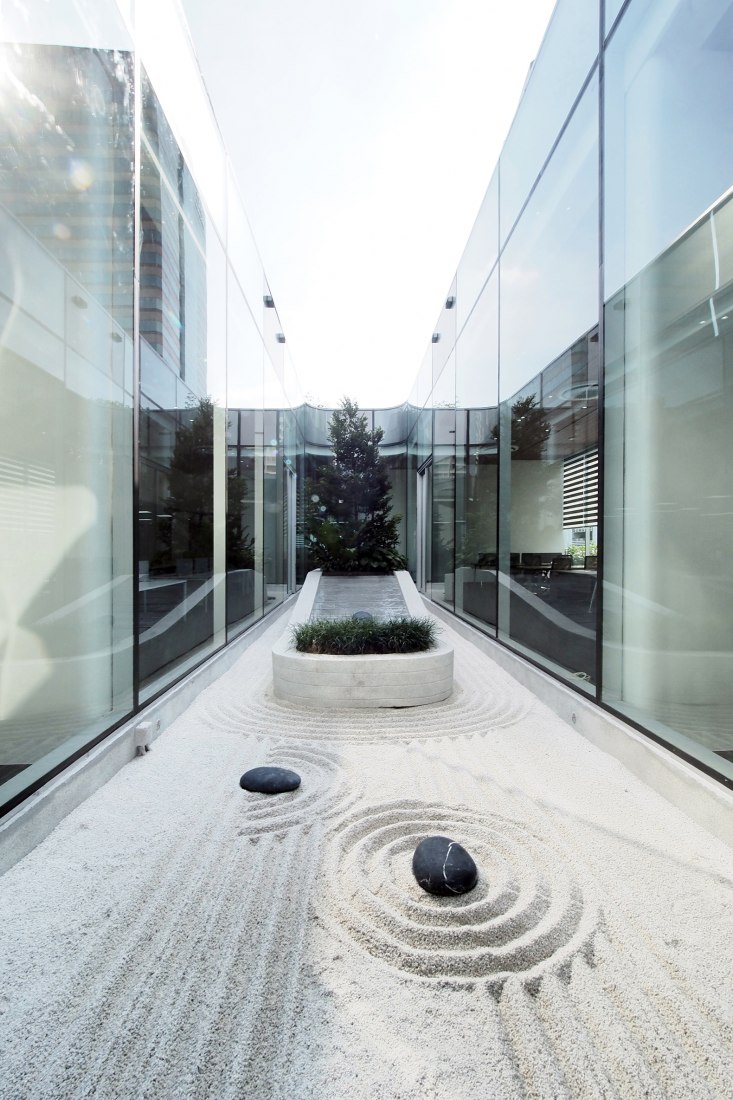 Toyota Thailand Marketing Complex by ASWA. Photograph by Phuttipan Aswakool.