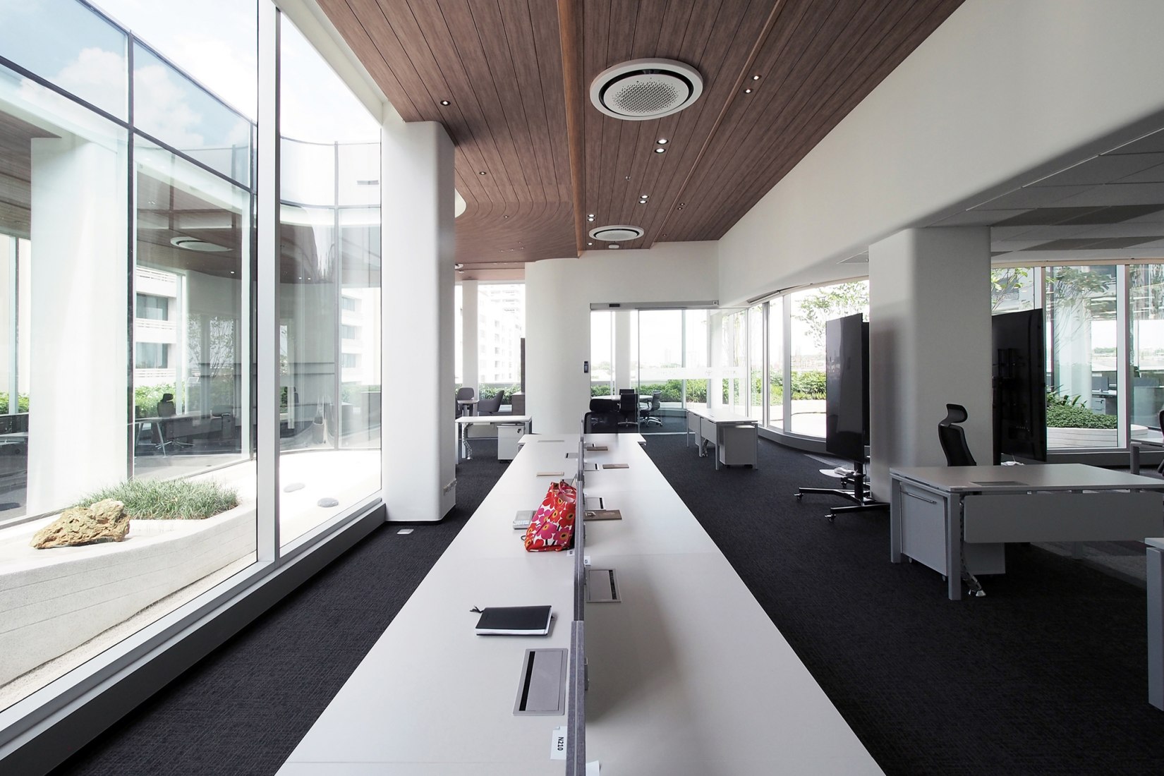 Toyota Thailand Marketing Complex by ASWA. Photograph by Phuttipan Aswakool.